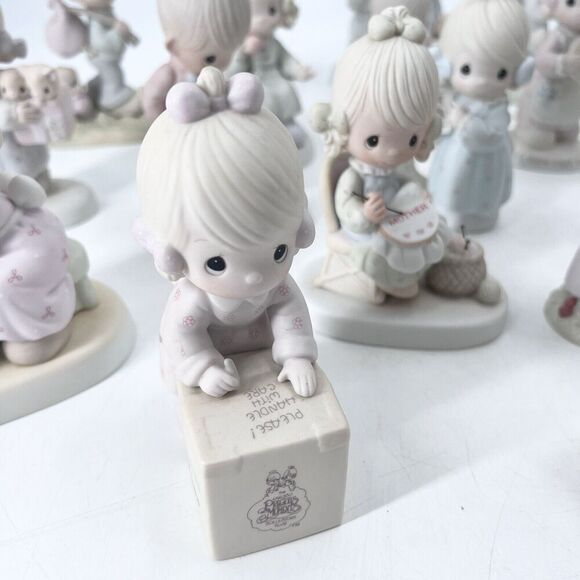 Huge Lot of 23 Vintage Precious Moments Figurines 1976 - 1998 - Picture 10 of 16
